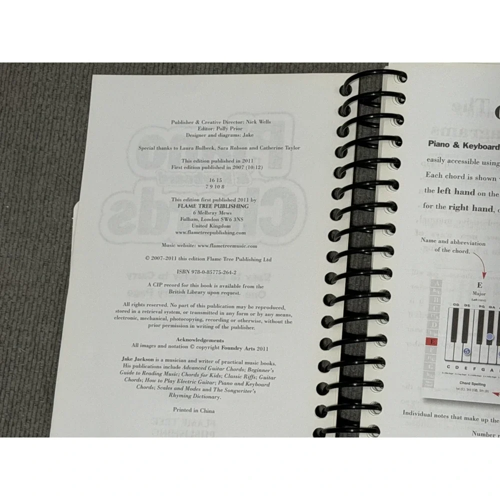 Piano & Keyboard Chords: Easy-to-Use, Easy-to-Carry, One‎ Chord on Every Page